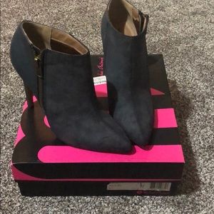 Michael Antonio Ankle boots